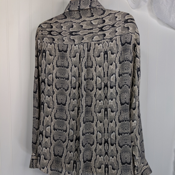 EXPRESS Portofino Python Print Button Down Blouse - Picture 10 of 12